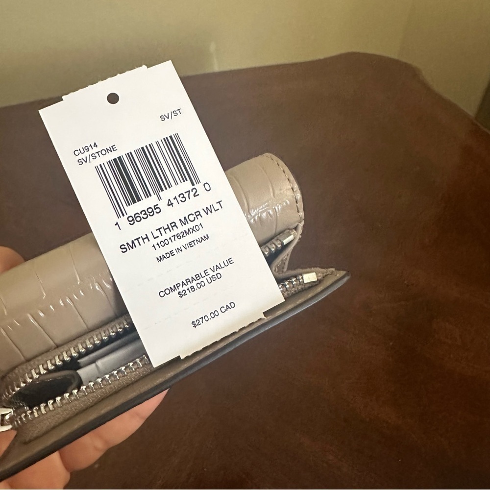 New Coach Micro Wallet - Picture 3 of 16